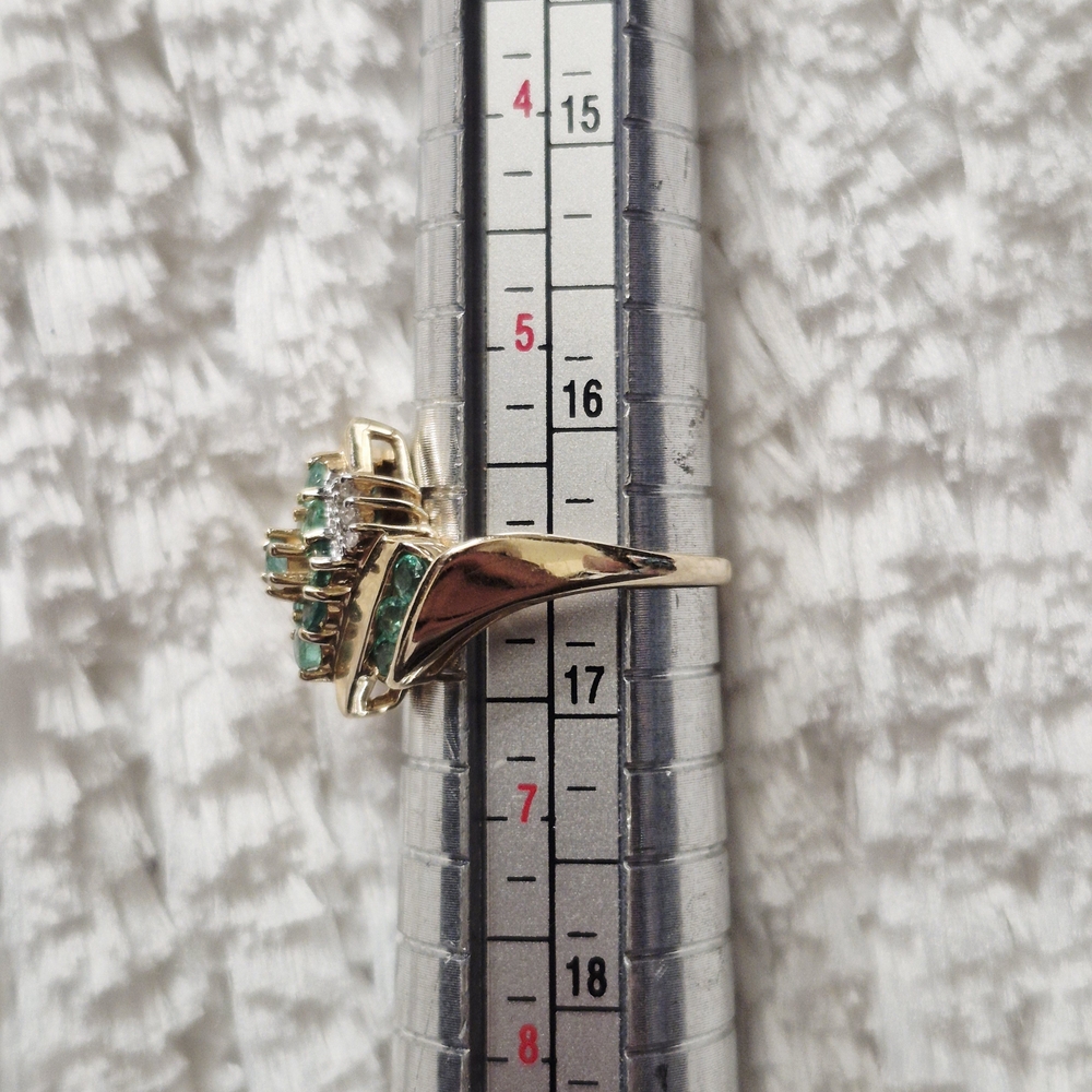 Vintage 14k Yellow Gold Emerald & Diamond Cluster Cocktail Ring - Picture 5 of 6